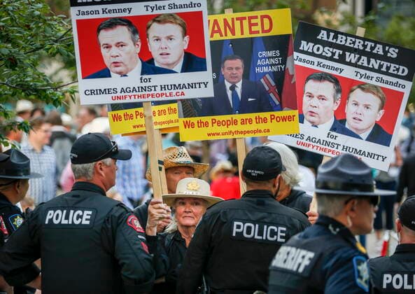 News Bilder des Tages July 12, 2021, Calgary, ab, Canada: Protesters shout slogans as Alberta Premier Jason Kenney hosts the Premier s annual Stampede breakfast in Calgary, Alta., Monday, July 12, 2021. Calgary Canada  - ZUMAc35_ 20210712_zaf_c35_024 Copyright: xJeffxMcintoshx