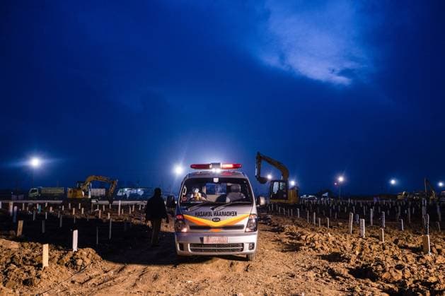 July 11, 2021, Jakarta, Indonesia: An ambulance carrying a coffin of a covid-19 victim for burial seen at Rorotan public cemetery..Indonesia has the highest COVID-19 death toll in South East Asia with 66,464 victims as recorded by the National Disaster Mitigation Agency. Jakarta Indonesia - ZUMAs197 20210711_zaa_s197_566 Copyright: xWisnuxPrasetyox