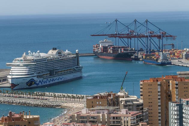 July 13, 2021: July 13, 2021 (Malaga) The first international cruise ship to dock in Malaga after 16 months with almost 1,500 passengers, with a capacity limit of 50%. the Aida Perla with its characteristic colourful design, the work of the painter Feliks BoÂ¼tner - ZUMAc161 20210713_zap_c161_003 Copyright: xLorenzoxCarnerox