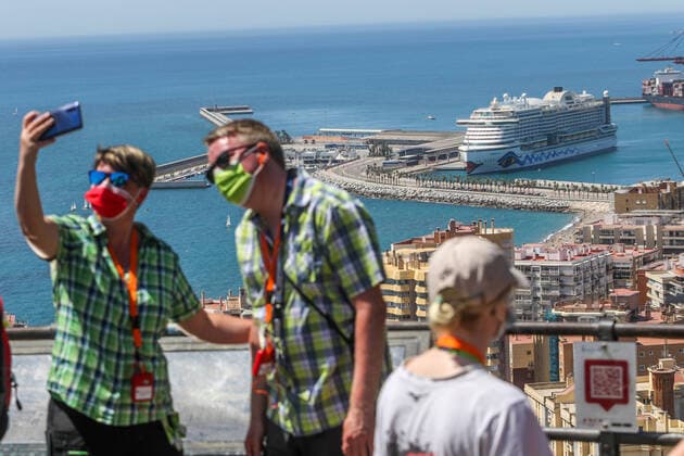 July 13, 2021: July 13, 2021 (Malaga) The first international cruise ship to dock in Malaga after 16 months with almost 1,500 passengers, with a capacity limit of 50%. the Aida Perla with its characteristic colourful design, the work of the painter Feliks BoÂ¼tner - ZUMAc161 20210713_zap_c161_009 Copyright: xLorenzoxCarnerox