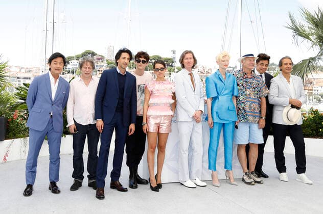 Bilder des Jahres 2021, Entertainment 07 Juli Entertainment Themen der Woche KW28 Steve Park, Mathieu Amalric, Adrien Brody, Timothee Chalamet, Lyna Khoudri, Wes Anderson, Tilda Swinton, Bill Murray, Benicio del Toro und Alexandre Desplat beim Photocall zum Kinofilm The French Dispatch auf dem Festival de Cannes 2021 74. Internationale Filmfestspiele von Cannes am Palais des Festivals. Cannes, 13.07.2021 *** Steve Park, Mathieu Amalric, Adrien Brody, Timothee Chalamet, Lyna Khoudri, Wes Anderson, Tilda Swinton, Bill Murray, Benicio del Toro and Alexandre Desplat at the photocall for the feature film The French Dispatch at the Festival de Cannes 2021 74 Cannes International Film Festival at the Palais des Festivals Cannes, 13 07 2021 Foto:xD.xBedrosianx xFuturexImage