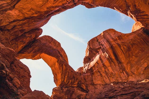 Creative Highlights World Einer der beliebtesten Nationalparks der USA ist der Arches National Park im Bundesstaat Utah. In ihm findet man die weltweit grösste Konzentration an natürlichen Steinbögen. Der Delicate Arch ist das Wahrzeichen Utahs. *** One of the most popular national parks in the USA is Arches National Park in the state of Utah It has the largest concentration of natural stone arches in the world Delicate Arch is Utahs landmark