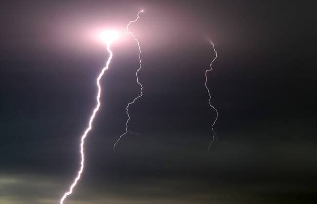 Creative Highlights World Gewitter 13.07.2021 , Ostramondra, Blitze erhellen den Himmel *** Thunderstorm 13 07 2021 , Ostramondra, lightning lights up the sky