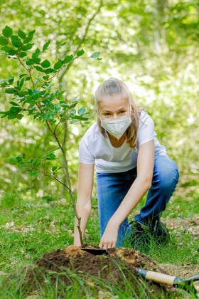 Bilder des Jahres 2021, Entertainment 07 Juli MADRID, SPAIN-July 14: **NO SPAIN** Crown Princess Leonor and Princess Sofia on Spain participate in One Tree For Europe Program at Hayedo de Montejo on July 14, 2021 in Montejo de la Sierra, Spain. Copyright: xJimmyxOlsen MediaPunchx