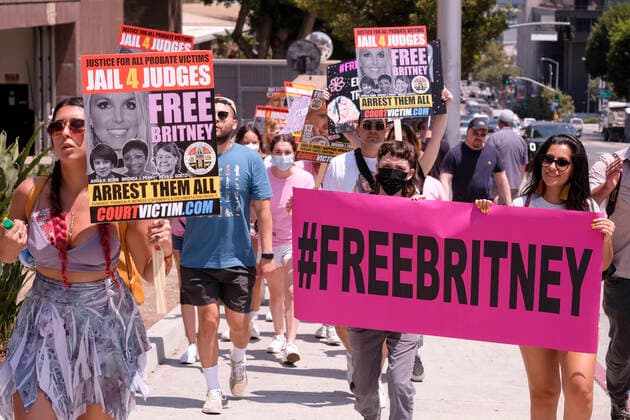 Bilder des Jahres 2021, Entertainment 07 Juli Entertainment Themen der Woche KW28 Entertainment Bilder des Tages July 14, 2021, Los Angeles, California, USA: Supporters of Britney Spears take part in a rally outside the Stanley Mosk Courthouse during a hearing on Britney Spears conservatorship, Wednesday, July 14, 2021, in Los Angeles. Los Angeles USA - ZUMAc68_ 20210714_zaf_c68_016 Copyright: xRingoxChiux