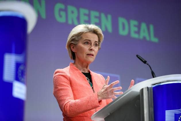 Bilder des Jahres 2021, News 07 Juli News Themen der Woche KW28 News Bilder des Tages (210714) -- BRUSSELS, July 14, 2021 -- European Commission President Ursula von der Leyen speaks during a press conference in Brussels, Belgium, on July 14, 2021. The European Commission on Wednesday unveiled a comprehensive roadmap for realizing the European Union s (EU) ambitious target of reducing its net greenhouse gas emissions by at least 55 percent from 1990 levels by 2030 and to become climate-neutral by 2050. ) BELGIUM-BRUSSELS-EU-CLIMATE PACKAGE ZhangxCheng 