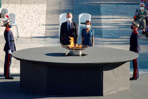 Bilder des Jahres 2021, Entertainment 07 Juli Entertainment Themen der Woche KW28 Entertainment Bilder des Tages Spain s King Felipe VI and Queen Letizia attend the second official ceremony to pay a tribute to victims for COVID-19 at Royal Palace, in Madrid, Spain, 15 July 2021. Spain King Felipe VI and Queen Letizia chair the ceremony in memory of victims of the disease specially recalling paramedics died due to coronavirus one year and four month after the beginning of the pandemic. State tribute to victims for COVID-19 !ACHTUNG: NUR REDAKTIONELLE NUTZUNG!  Copyright: xJavierxLizonx GRAF054 20210715-7e47249dd60e1dcc0fb4dad9904ba8ace3a0e8bb