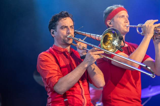 Tuebingen Tuebingen; Konzert; Festival; Tanks Giving Festival; Vaddi Concerts; Coronakonzert; Panzerhalle; Franzoesisches Viertel; Event Die zehnkoepfige Brassband Moop Mama aus Muenchen spielt beim Tuebinger Tanks GIving Festival im Franzoesischen Viertel vor ausverkaufter Panzerhalle. Copyright: xDennisxDuddek xEibnerxPressefotox EP_DDU