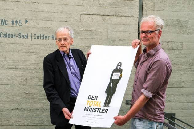 Timm Ulrichs und Filmemacher Ralf-Peter Post anlässlich der Filmpremiere Der Totalkünstler (2018) im Sprengel-Museum, Hannover, 26.5.2019 *** Timm Ulrichs and filmmaker Ralf Peter Post on the occasion of the film premiere of Der Totalkünstler 2018 at Sprengel Museum, Hanover, 26 5 2019.