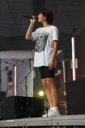 Charlotte Rezbach alias Lotte bei einem Konzert am Waschhaus in Potsdam, 15. Juli 2021. Waschhaus Open Air