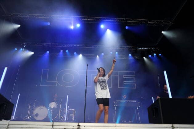 Charlotte Rezbach alias Lotte bei einem Konzert am Waschhaus in Potsdam, 15. Juli 2021. Waschhaus Open Air