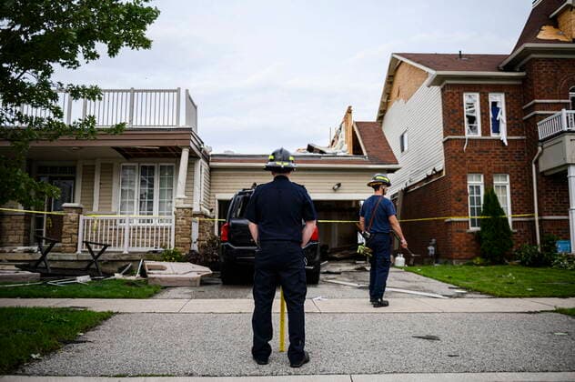 July 15, 2021, Barrie, on, Canada: Emergency services examine a home that has had its second floor blown off by a tornado, in Barrie, Ont., on Thursday, July 15, 2021. Barrie Canada  - ZUMAc35_ 20210715_zaf_c35_079 Copyright: xChristopherxKatsarovx