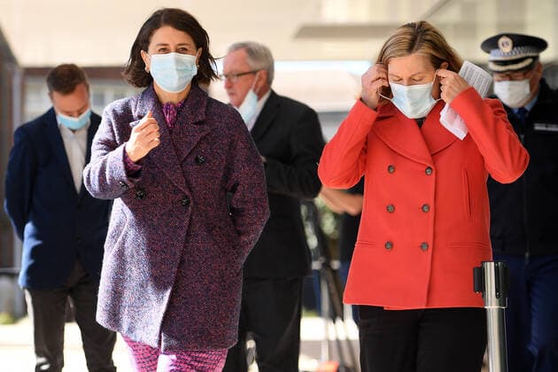 GLADYS BEREJIKLIAN COVID19 PRESSER, NSW Premier Gladys Berejiklian (left) and Chief Health Officer Dr Kerry Chant leave after addressing media during a press conference in Sydney, Friday, July 16, 2021.( NO ARCHIVING, EDITORIAL USE ONLY, NO USE IN BOOKS WITHOUT CONSENT SYDNEY NSW AUSTRALIA  Copyright: xDANxHIMBRECHTSx 20210716001557625562