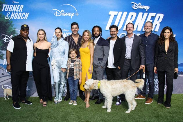 Bilder des Jahres 2021, Entertainment 07 Juli Entertainment Themen der Woche KW28 Entertainment Bilder des Tages Disney+ Turner & Hooch Los Angeles Premiere Event CENTURY CITY, LOS ANGELES, CALIFORNIA, USA - JULY 15: Reginald VelJohnson, Becca Tobin, Lyndsy Fonseca, Josh Peck, Jeremy Maguire, Vanessa Lengies, Brandon Jay McLaren, Anthony Ruivivar, Matt Nix, Michael Horowitz and Cristina Rosato arrive at the Disney+ Turner & Hooch Los Angeles Premiere Event held at the Westfield Century City Mall on July 15, 2021 in Century City, Los Angeles, California, United States. Los Angeles California United States collin-disneytu210715_npOFi  Copyright: xImagexPressxAgencyx