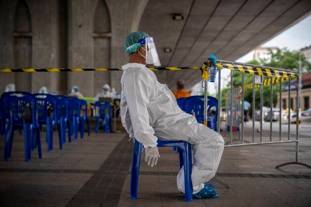July 16, 2021, Bangkok, Thailand: Throughout Bangkok the numerous sites set up by the Thai government to offer Covid -19 testing and vaccinations have been working nonstop, drawing large numbers of people seeking medical services. This testing site in Bangkok s Bang Phlat district has a daily capacity of 1000 people. Thailand s daily infection and death figures have been reaching all time highs in July as the nation continues to fight the pandemic. Thailand - ZUMAt128 20210716_zap_t128_005 Copyright: xAdryelxTalamantesx