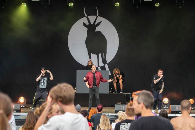 Koljah, Danger Dan und Panik Panzer von der Antilopen Gang live beim Picknick Konzert auf der Zoopark Festwiese. Erfurt, 15.07.2021