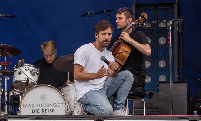 Singer-Songwriter Max Giesinger 15.07.2021 - Singer-Songwriter Max Giesinger beim Strandkorb Open Air in der BRITA-Arena Wiesbaden. Wiesbaden BRITA-Arena Hessen