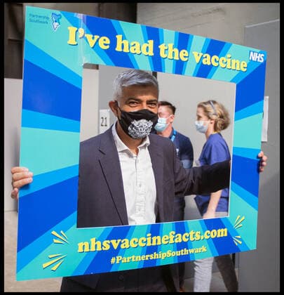 Coronavirus in London, Bürgermeister Sadiq Khan besucht Pop Up Impfzentrum im Tate Modern . 16 07 2021. London, United Kingdom. Pop Up Vaccination Centre Tate Modern. Tate Modern host a Pop Up vaccination event at their Gallery in South London, Friday 16th July.  xMartynxWheatleyx xi-Imagesx IIM-22417-0039