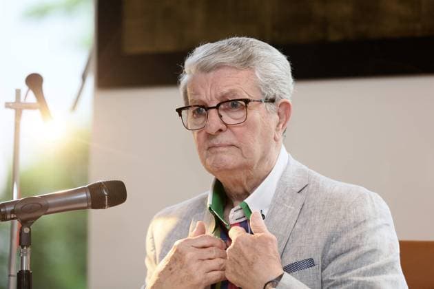 Zwickau Zwickau Hotel First Inn Lesung Klaus Feldmann 15.07.2021 lz Zwickau Hotel First Inn Lesung Klaus Feldmann Er ist der Mister tagesschau aus der DDR Puenktlich um 19 Uhr 30 verlass er zu DDR Zeiten die Nachrichten in der Sendung Aktuelle Kamera Am Donnerstag Abend lass Klaus Feldmann aus seinem Buch und erzaehlte viele persoenliche Anekdoten aus seinem Leben Auch seine Frau war anwesend hier im Bild Der in Berlin lebende freischaffende Sprecher ist jung geblieben auch wenn er im Maerz 2021 85 geburtstag feierte dafuer sorgen allerdings seine Enkel 15.07.2021 *** Zwickau Zwickau Hotel First Inn Reading Klaus Feldmann 15 07 2021 lz Zwickau Hotel First Inn Reading Klaus Feldmann He is Mister tagesschau from the GDR Every day at 7 Copyright: xEibner-Pressefotox xKoehlerx EP_rkr