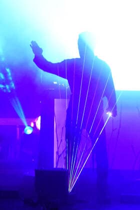 Dardust Live nel suo Storm and Drugs Tour - Lo spettacolo coi Laser durante Dardust Storm and Drugs Live, Concerto cantante italiano in Gardone Riviera, Italia, 16 luglio 2021