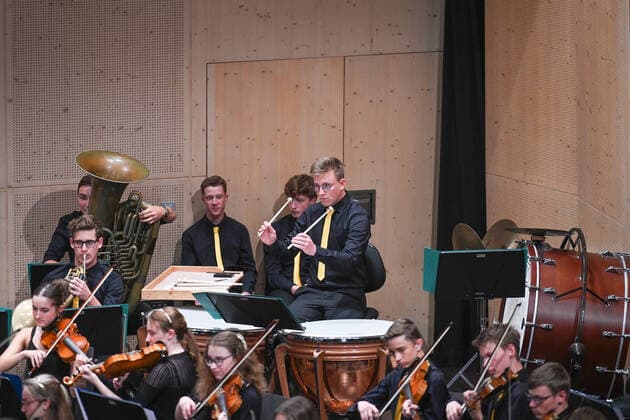 Konzert der UAS UPPERAUSTRIANSINFONIETTA im Kulturzentrum Mezzo, in Ohlsdorf, im Rahmen der Salzkammergut Festwochen Gmunden, am 16.07.21. Das Bild zeigt einen Teil des Jugendorchesters. 2021 - Konzert der UAS UPPERAUSTRIANSINFONIETTA im Kulturzentrum Mezzo, in Ohlsdorf, im Rahmen der Salzkammergut Festwochen Gmunden, am 16.07.21.
