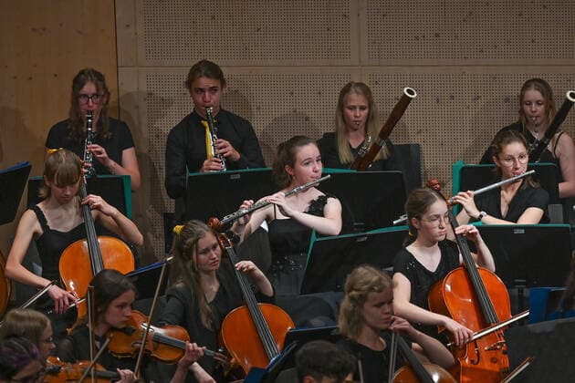 Konzert der UAS UPPERAUSTRIANSINFONIETTA im Kulturzentrum Mezzo, in Ohlsdorf, im Rahmen der Salzkammergut Festwochen Gmunden, am 16.07.21. Das Bild zeigt einen Teil des Jugendorchesters. 2021 - Konzert der UAS UPPERAUSTRIANSINFONIETTA im Kulturzentrum Mezzo, in Ohlsdorf, im Rahmen der Salzkammergut Festwochen Gmunden, am 16.07.21.