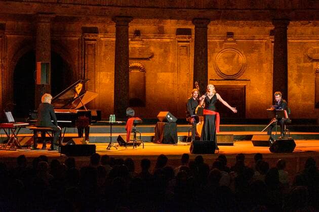 Entertainment Bilder des Tages German actress and singer Ute Lemper perfoms on stage at Charles V palace during 70th Festival of Granada, Spain, 16 July 2021. EFE Miguel Angel Molina. 70th FESTIVAL OF GRANADA !ACHTUNG: NUR REDAKTIONELLE NUTZUNG!  Copyright: xMiguelxÁngelxMolinax FM6020 20210716-6864f40d22093a372175916f205cb7d69587bd0d