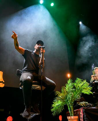 Danske Hans Philip spiller op til Havefest paa Plaenen i Tivoli fredag den 16. juli 2021 Havefest afloeser Fredagsrock, der er aflyst paa grund af Covid-19 Coronakrisen. , Copenhagen Copyright: TorbenxChristensen TorbenxChristensenx COP105 spdk20210717-010655-L