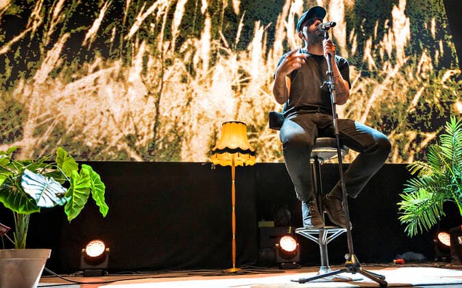 Danske Hans Philip spiller op til Havefest paa Plaenen i Tivoli fredag den 16. juli 2021 Havefest afloeser Fredagsrock, der er aflyst paa grund af Covid-19 Coronakrisen. , Copenhagen Copyright: TorbenxChristensen TorbenxChristensenx COP105 spdk20210717-010741-L