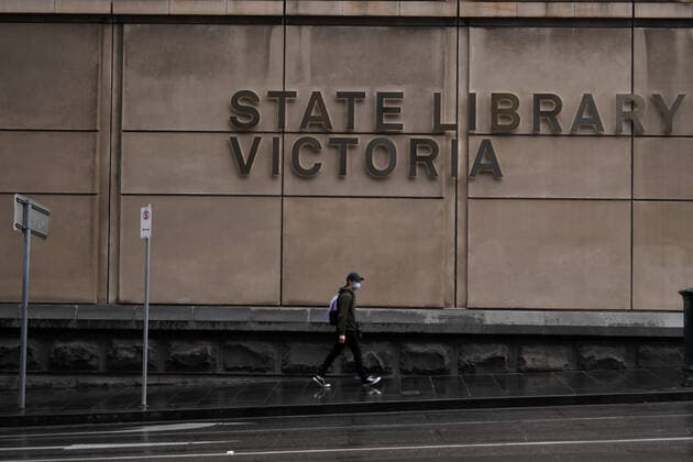 VIC COVID19 LOCKDOWN, A person wearing a face mask is seen in Melbourne, Saturday, July 17, 2021. Victoria is in day two of its latest COVID-19 lockdown as health authorities race to keep up with fleeting transmission of the virus. ( NO ARCHIVING, EDITORIAL USE ONLY, NO USE IN BOOKS WITHOUT CONSENT MELBOURNE VIC AUSTRALIA  Copyright: xJAMESxROSSx 20210717001557883925