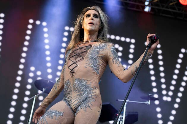 Bilder des Jahres 2021, Entertainment 07 Juli Entertainment Themen der Woche KW28 Entertainment Bilder des Tages July 16, 2021, Madrid, Spain: Singer Mario Vaquerizo performs prior to the Nancys Rubias concert at the Noches del Botanico festival in Madrid. Madrid Spain - ZUMAs197 20210716_zaa_s197_170 Copyright: xAtilanoxGarciax