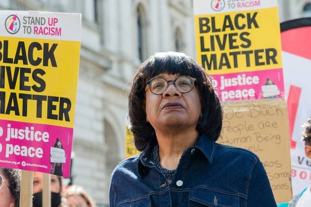 Protest Against Racism In London LONDON, UNITED KINGDOM - JULY 17, 2021: Labour Party MP Diane Abbott joins people taking the knee outside Downing Street in solidarity with England team football players Marcus Rashford, Jadon Sancho and Bukayo Saka who became subject of racist abuse following the penalty shoot out in the Euro 2020 final, on July 17, 2021 in London, England. London Greater London United Kingdom szymanowicz-protesta210717_npUPv  Copyright: xWIktorxSzymanowiczx