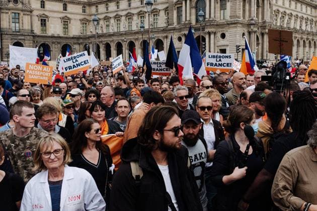 In Paris, at the initiative of the president of the Patriots Florian Philippot (former number 2 of the National Rally), a demonstration against the health pass was organized, which brought together several thousand demonstrators. It linked the Place du Palais Royal in the 1st arrondissement to the Place Laroque, in the 7th arrondissement.  JanxSchmidt-Whitley LexPictorium LePictorium_0250845