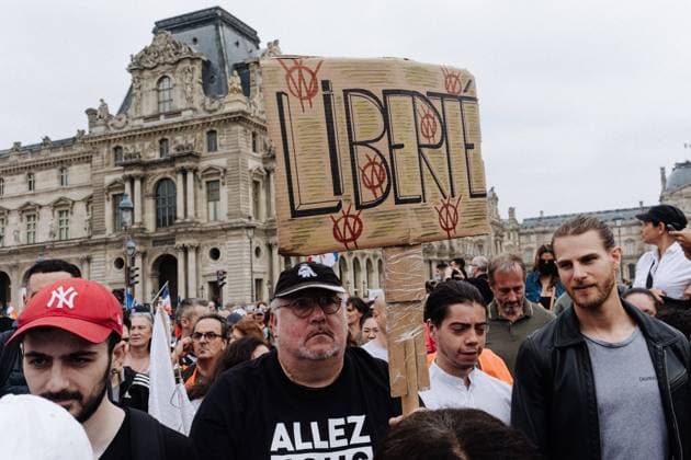 In Paris, at the initiative of the president of the Patriots Florian Philippot (former number 2 of the National Rally), a demonstration against the health pass was organized, which brought together several thousand demonstrators. It linked the Place du Palais Royal in the 1st arrondissement to the Place Laroque, in the 7th arrondissement.  JanxSchmidt-Whitley LexPictorium LePictorium_0250844