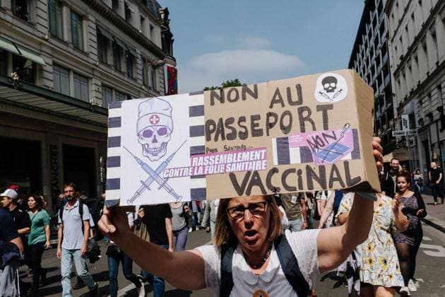 In Paris, at the initiative of the president of the Patriots Florian Philippot (former number 2 of the National Rally), a demonstration against the health pass was organized, which brought together several thousand demonstrators. It linked the Place du Palais Royal in the 1st arrondissement to the Place Laroque, in the 7th arrondissement.  JanxSchmidt-Whitley LexPictorium LePictorium_0250861