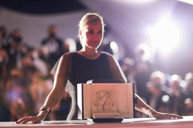 74eme Festival International du Film de cannes. Photoall des Palmes. 74th Cannes Film Festival. Photocall of the awards winners. Director Julia Ducourneau wins the Palme d or for the film Titane . 270387 2021-07-17 Cannes France Ducournau, Julia  Copyright: xTerencexBaelenx STAR_270387_005