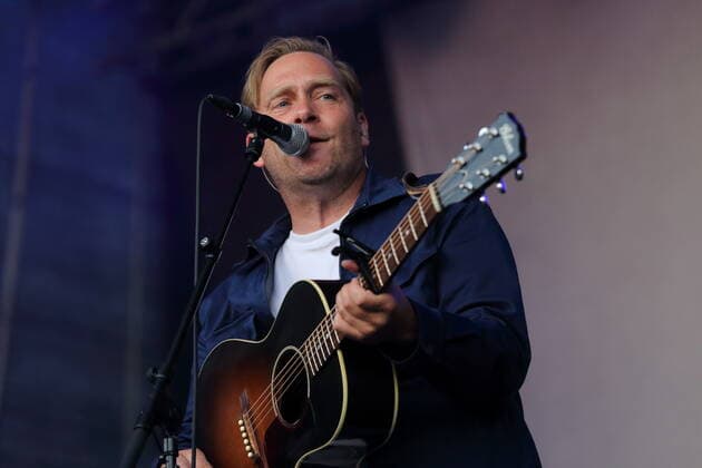 Thees Uhlmann bei einem Konzert am Waschhaus in Potsdam, 17. Juli 2021. Waschhaus Open Air