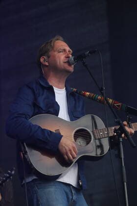 Thees Uhlmann bei einem Konzert am Waschhaus in Potsdam, 17. Juli 2021. Waschhaus Open Air