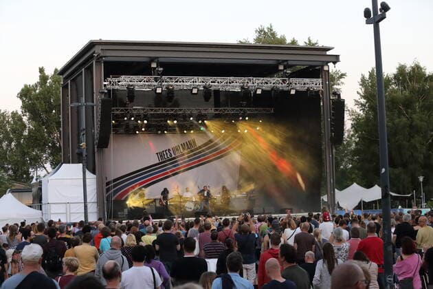 Thees Uhlmann bei einem Konzert am Waschhaus in Potsdam, 17. Juli 2021. Waschhaus Open Air