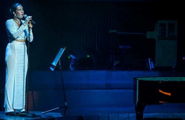 Copenhagen Jazz Festival 2021 Den danske sangerinde Coco O. paa scenen i DR Koncertsalen loerdag den 17. juli 2021 i duokoncert med pianist og producer August Rosenbaum, én af medskaberne af hendes anmelderroste nye album It s a Process .. , Copenhagen Copyright: TorbenxChristensen TorbenxChristensenx COP106 spdk20210718-004810-L