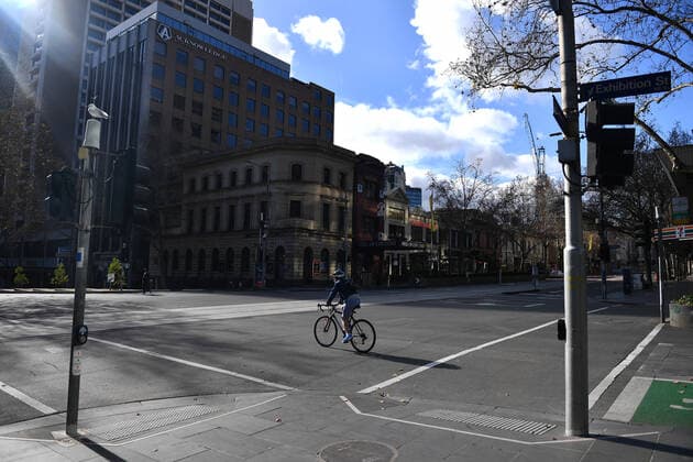 VICTORIA CORONAVIRUS COVID19, A near empty street scene is seen in Melbourne, Sunday, July 18, 2021. Victoria is in day three of its latest COVID-19 lockdown as health authorities race to keep up with fleeting transmission of the virus. ( NO ARCHIVING, EDITORIAL USE ONLY, NO USE IN BOOKS WITHOUT CONSENT MELBOURNE VIC AUSTRALIA  Copyright: xJAMESxROSSx 20210718001558172453