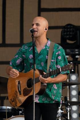 Strandkorb Open Air mit Milow. 17.07.2021 Milow & Band auf dem Strandkorb Open Air in der BRITA Arena Wiesbaden. Wiesbaden BRITA-Arena Hessen