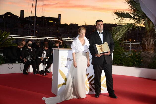July 17, 2021, CANNES, France: CANNES, FRANCE - JULY 17: Camera d™Or jury president Melanie Thierry and Frank Graziano pose with the Camera d Or Award for Murina in the name of Antoneta Alamat Kusijanovic during the 74th annual Cannes Film Festival on July 17, 2021 in Cannes, France. CANNES France - ZUMAi09_ 20210717_zaf_i09_037 Copyright: xFrederickxInjimbertx