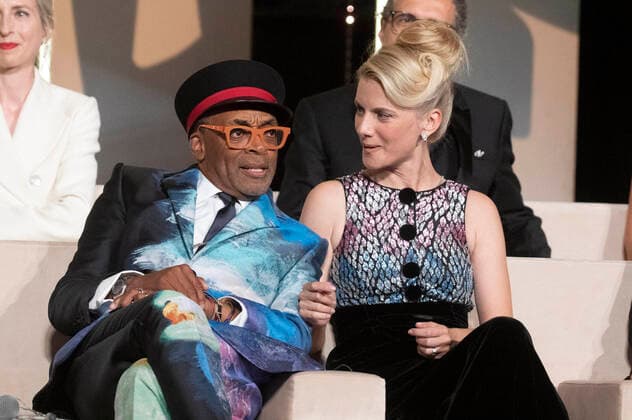 Spike Lee und Melanie Laurent bei der Preisverleihung auf dem Festival de Cannes 2021 74. Internationale Filmfestspiele von Cannes im Palais des Festivals. Cannes, 17.07.2021