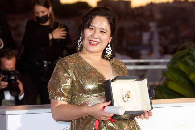 Tang Yi mit der Goldenen Palme für den besten Kurzfilm Tian xia wu ya All the Crows in the World beim Photocall der Preisträger auf dem Festival de Cannes 2021 74. Internationale Filmfestspiele von Cannes am Palais des Festivals. Cannes, 17.07.2021