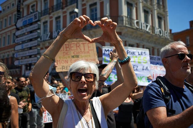 Coronavirus in Frankreich, Impfgegner protestieren in Toulouse Protest Against The Health Pass And The Near Mandatory Vaccination A woman reacts as protesters sing the national anthem. Thousands of people protested in Toulouse and elsewhere in France against the near mandatory vaccination and against the health pass after the Macron s speech on July 12th. Macron announced the health pass will be mandatory for going in public places such as cafes, theates, concerts hall, shops, public transportation (train, bus, tramway), etc. The delay between the first jab and the health pass obtention will be five weeks. But the prohibition for public spaces for non-vaccinated people will go on August 1st. Some say its alike apartheid and 2nd class citizens. Toulouse. France. July 17th 2021 Toulouse France pitton-  Copyright: xAlainxPittonx