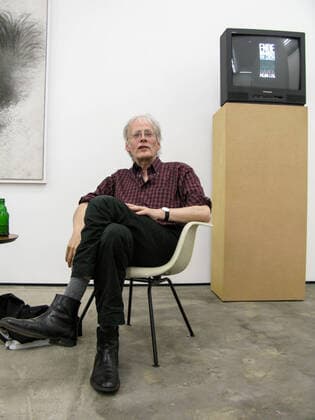 Timm Ulichs während des Gesprächs mit Rene Zechlin in der Galerie Wentrup, 11.6.2010 *** Timm Ulichs during the conversation with Rene Zechlin at Galerie Wentrup, 11 6 2010