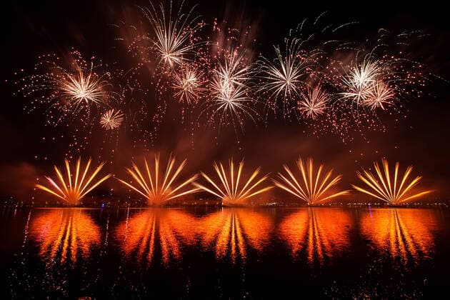 Bilder des Jahres 2021, Entertainment 07 Juli Entertainment Themen der Woche KW28 Redentore Celebrations In Venice Fireworks explode over the St. Mark s Basin for the Redentore Celebrations during the night from 17 to 18 July, 2021 in Venice, Italy. Redentore, which is in remembrance of the end of the 1577 plague, is one of Venice s most loved celebrations Venice Italy serena-firework210717_npkjF  Copyright: xMarcoxSerenax