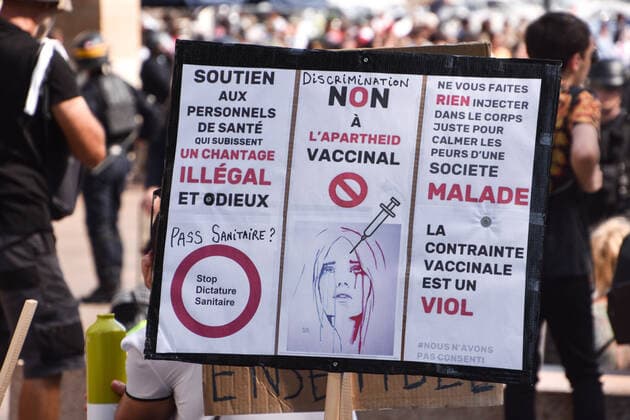 July 17, 2021, Marseille, France: A protester holds a placard during the demonstration against the health pass in Marseille..More than 4,000 people in Marseille demonstrated against a health pass that French President Emmanuel Macron announced among the new anti-Covid 19 measures which will be necessary to be frequenting cafÃ terraces, restaurants, cinemas, theatres and other culture and leisure activities to help contain the spread of the Covid-19 virus. Marseille France - ZUMAs197 20210717_zaa_s197_464 Copyright: xGerardxBottinox