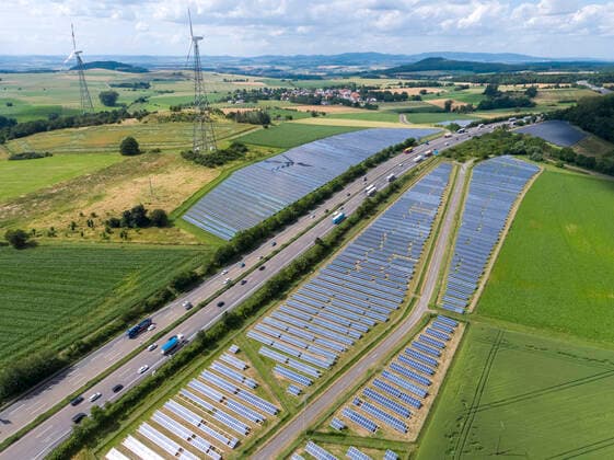 IMAGO Nature: Unsere Erde, Energiequellen, Photovoltaik Photovoltaikanlage Photovoltaikanlage in Malsfeld, 07.07.2021 Malsfeld Hessen Deutschland